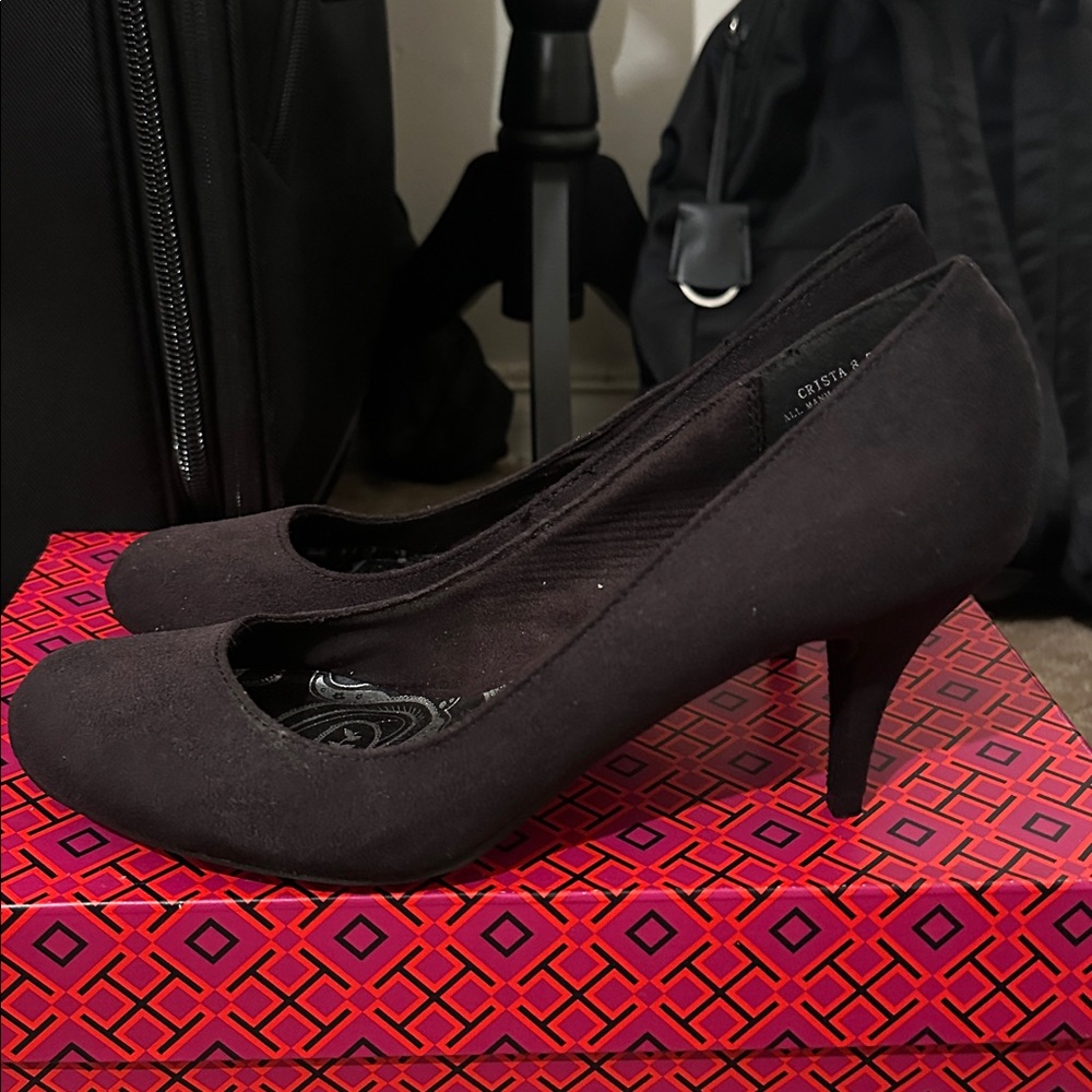 New Dollhouse suede black heels